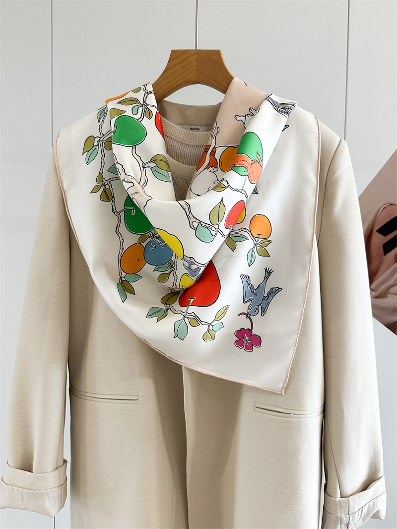 Pañuelo de seda con estampado  - Travel Accessories Aesthetic reseña y precio